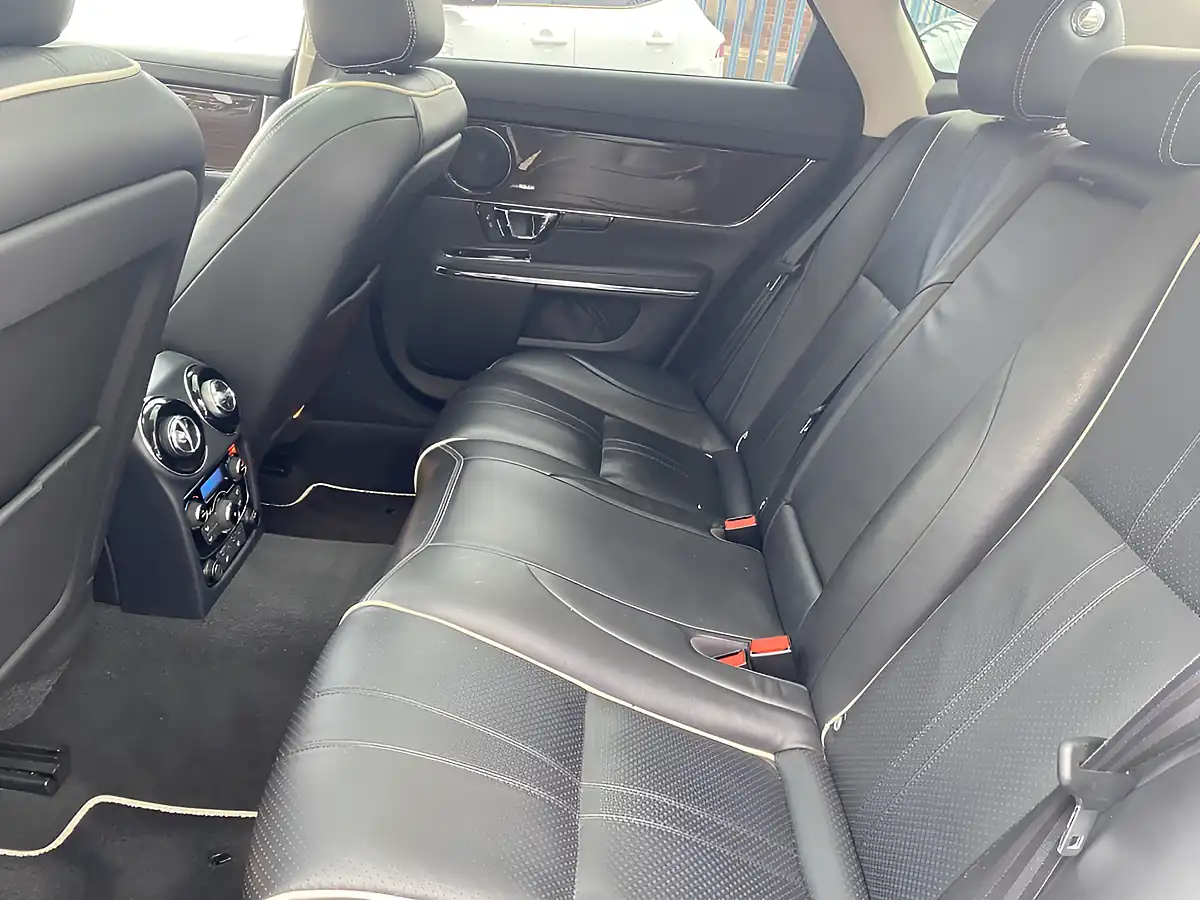 Used 2018 Jaguar Xj Premium Luxury White - Interior and Exterior details 9