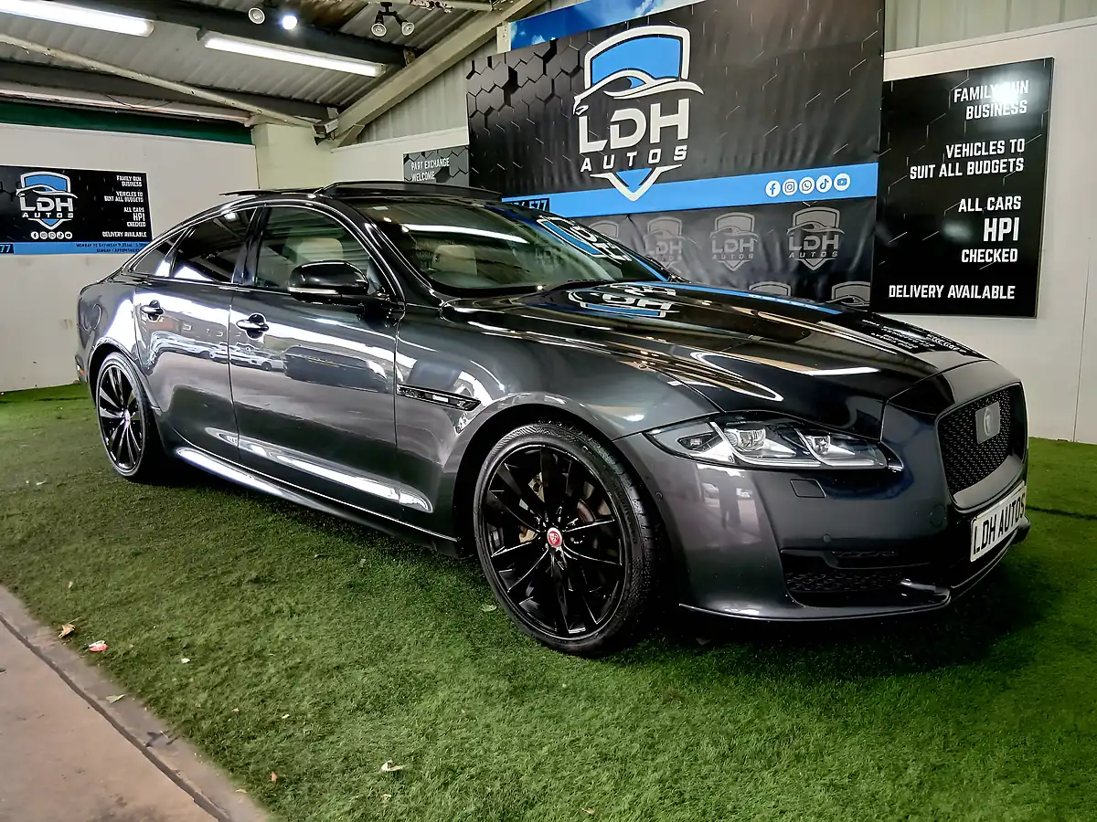 Used 2018 Jaguar Xj R-Sport Grey - Front View