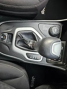 Used 2018 Jeep Cherokee Longitude White - Interior and Exterior details 11