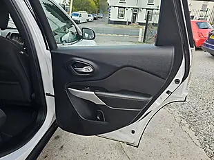 Used 2018 Jeep Cherokee Longitude White - Interior and Exterior details 13