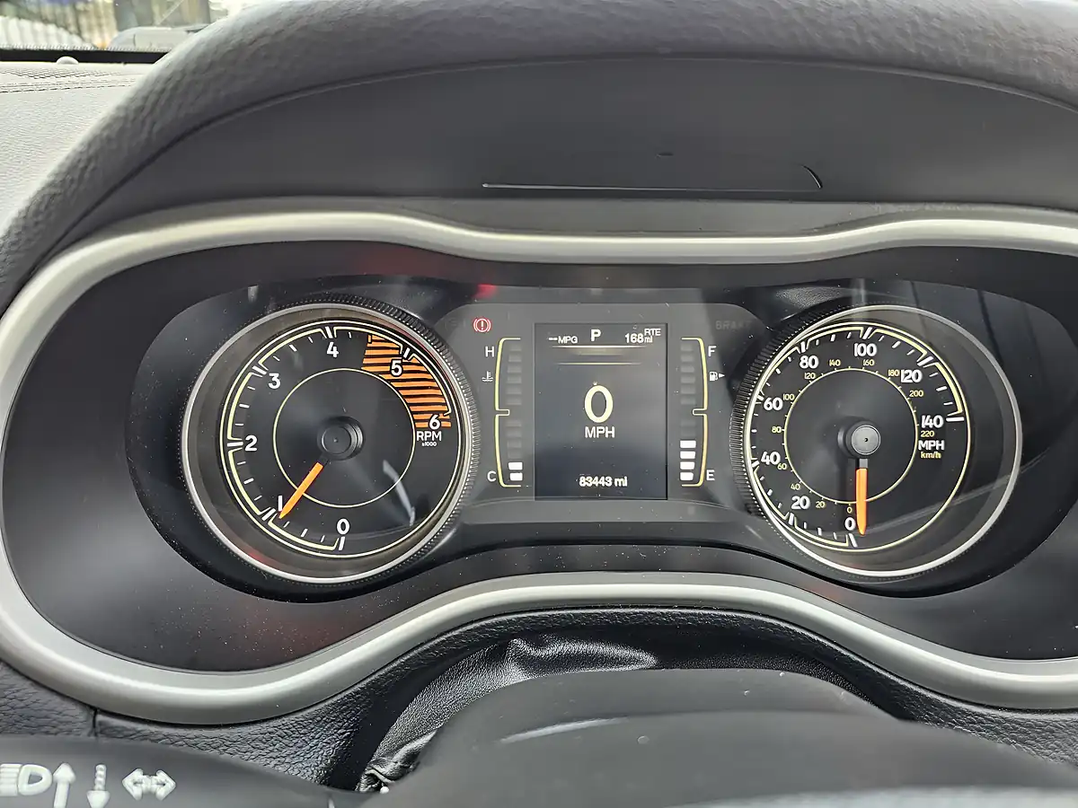 Used 2018 Jeep Cherokee Longitude White - Interior and Exterior details 14