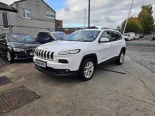 Used 2018 Jeep Cherokee Longitude White - Interior and Exterior details 2