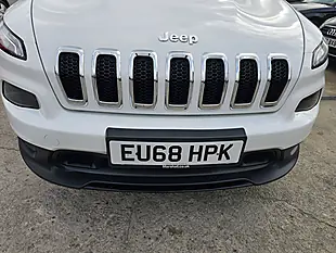 Used 2018 Jeep Cherokee Longitude White - Interior and Exterior details 20