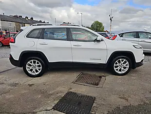 Used 2018 Jeep Cherokee Longitude White - Interior and Exterior details 5