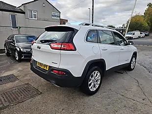 Used 2018 Jeep Cherokee Longitude White - Interior and Exterior details 6
