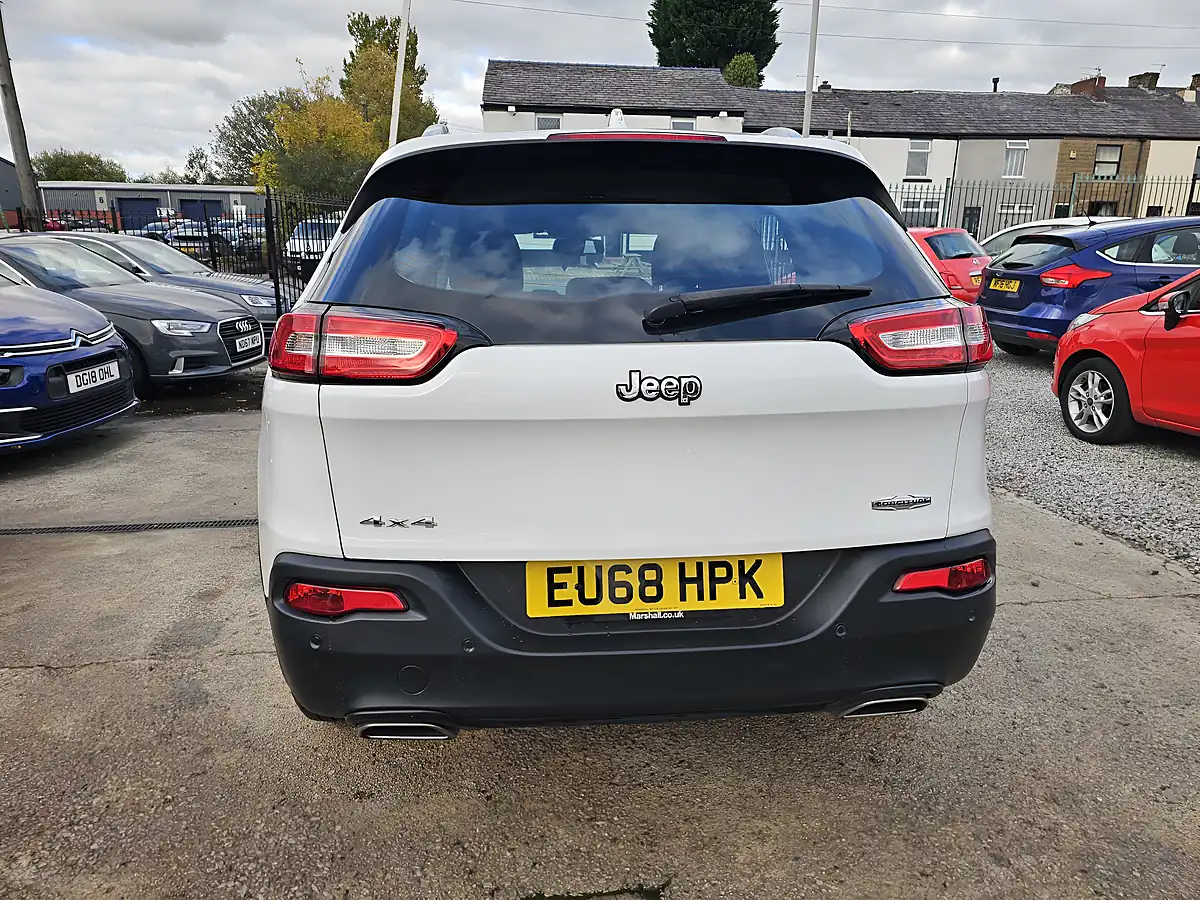 Used 2018 Jeep Cherokee Longitude White - Interior and Exterior details 7