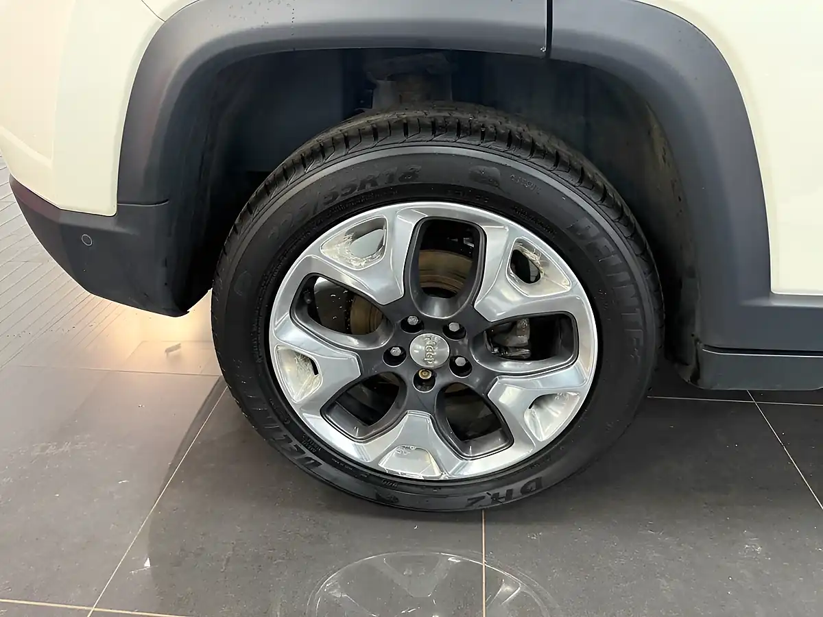 Used 2018 Jeep Compass Limited White - Interior and Exterior details 3