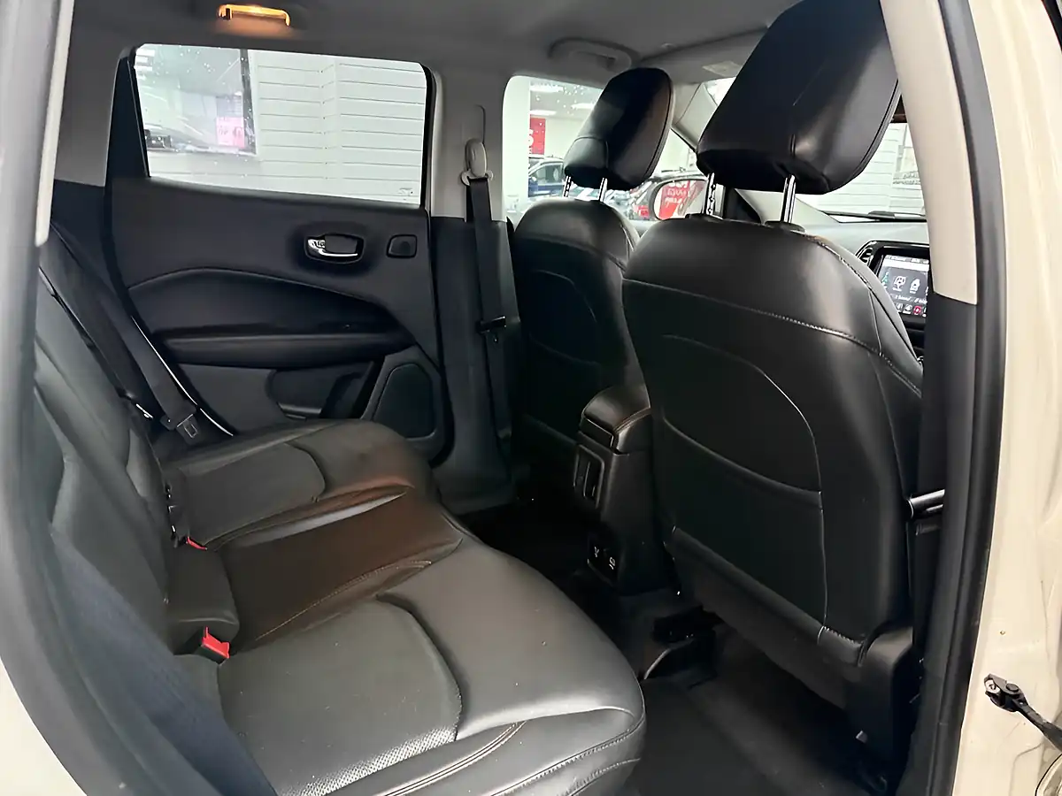 Used 2018 Jeep Compass Limited White - Interior and Exterior details 4