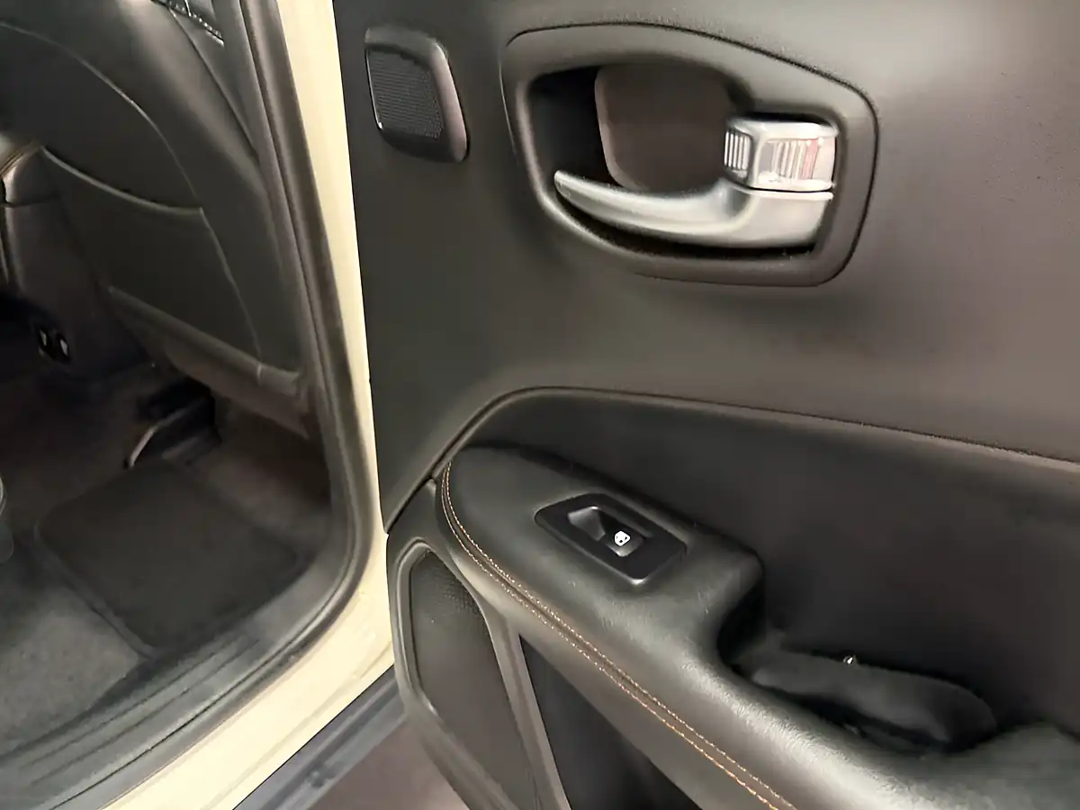 Used 2018 Jeep Compass Limited White - Interior and Exterior details 6