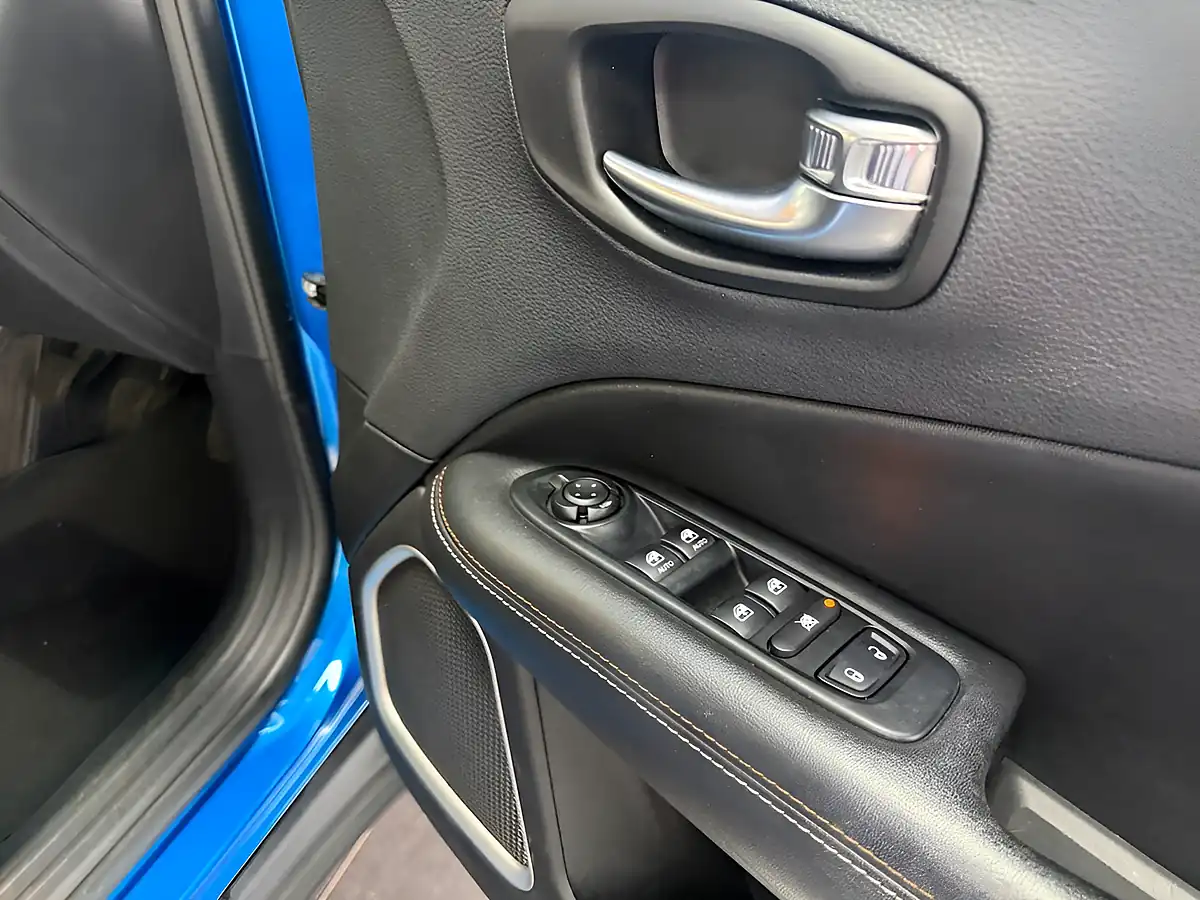 Used 2018 Jeep Compass Longitude Blue - Interior and Exterior details 14
