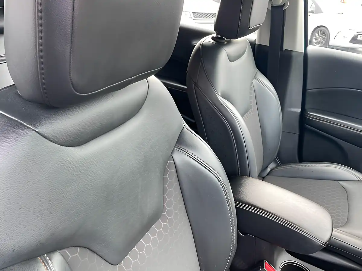 Used 2018 Jeep Compass Longitude Blue - Interior and Exterior details 14