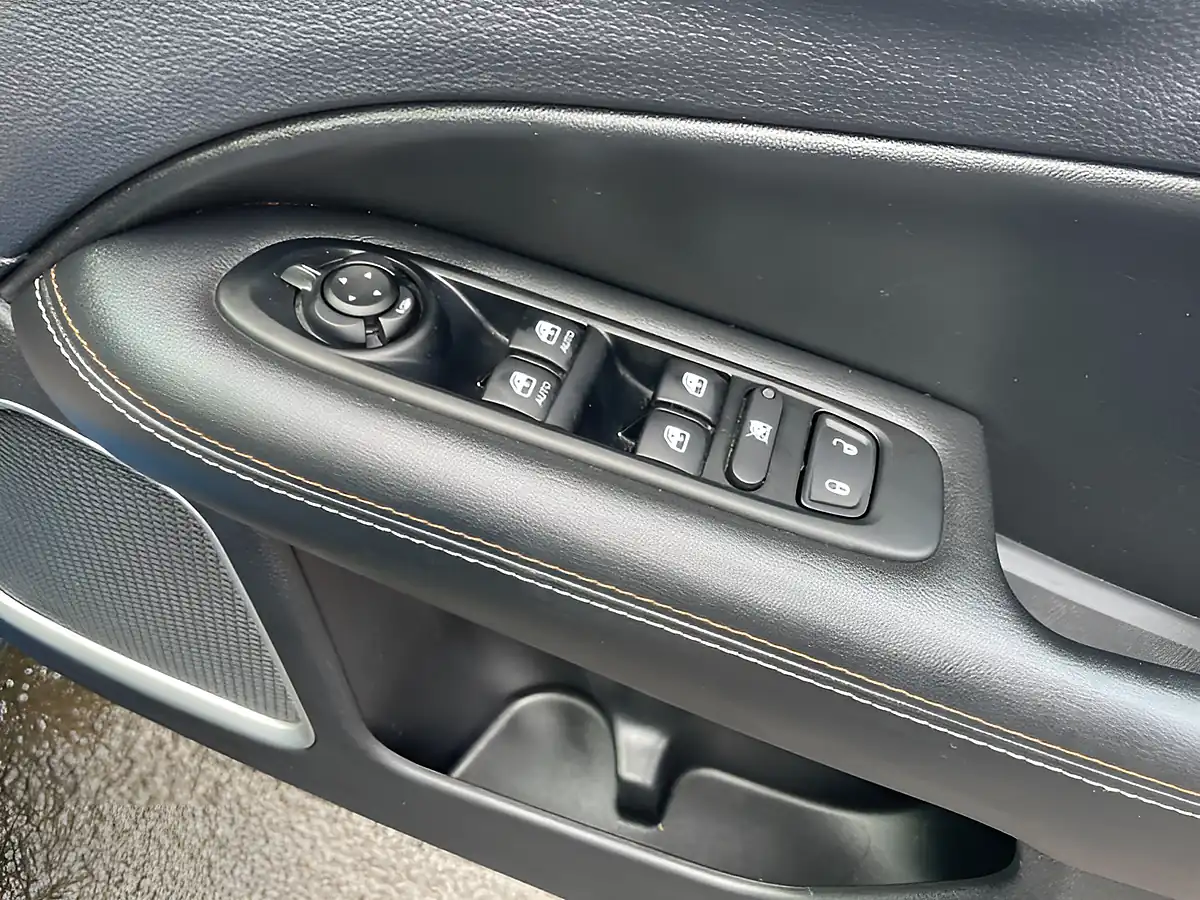 Used 2018 Jeep Compass Longitude Blue - Interior and Exterior details 17