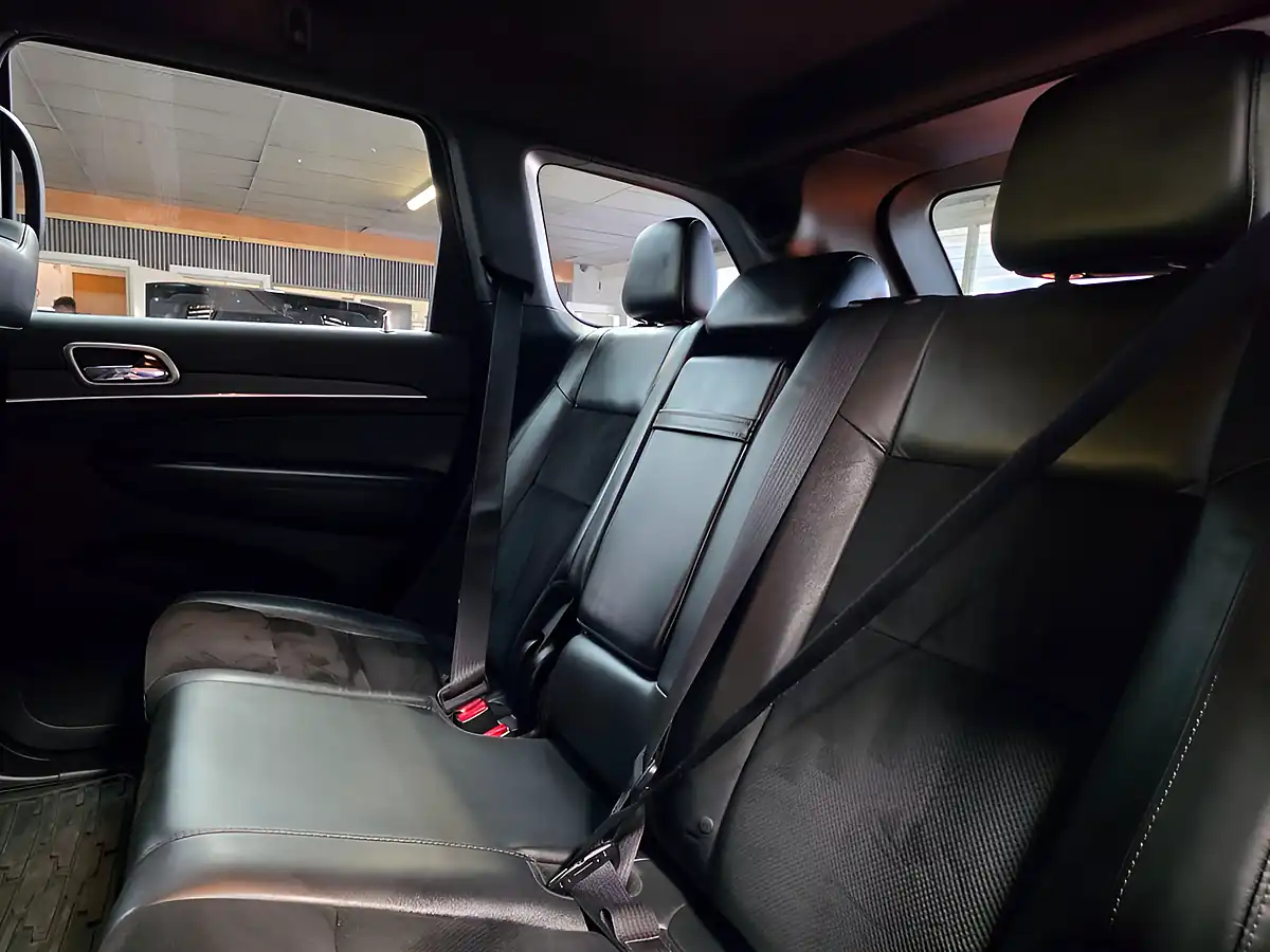 Used 2018 Jeep Grand Cherokee Night Eagle Grey - Interior and Exterior details 10