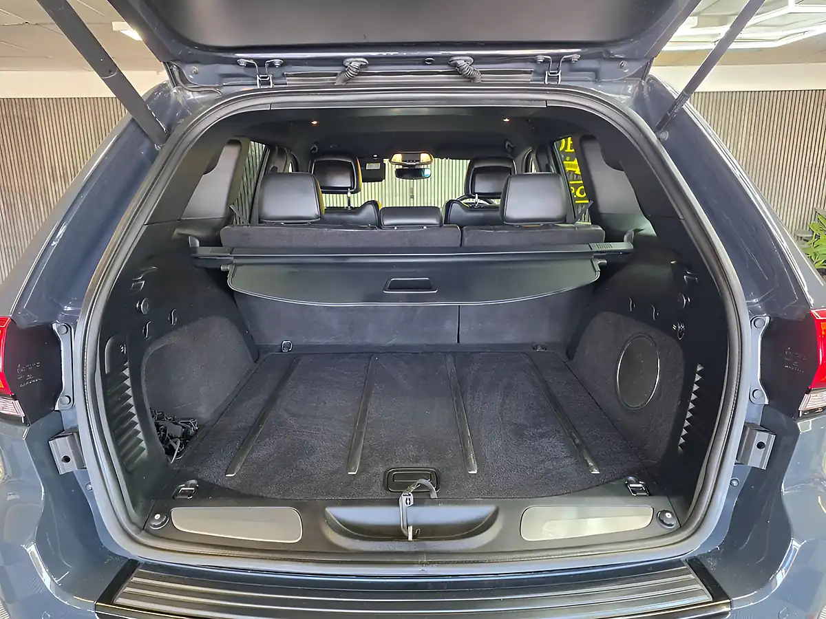 Used 2018 Jeep Grand Cherokee Night Eagle Grey - Interior and Exterior details 11