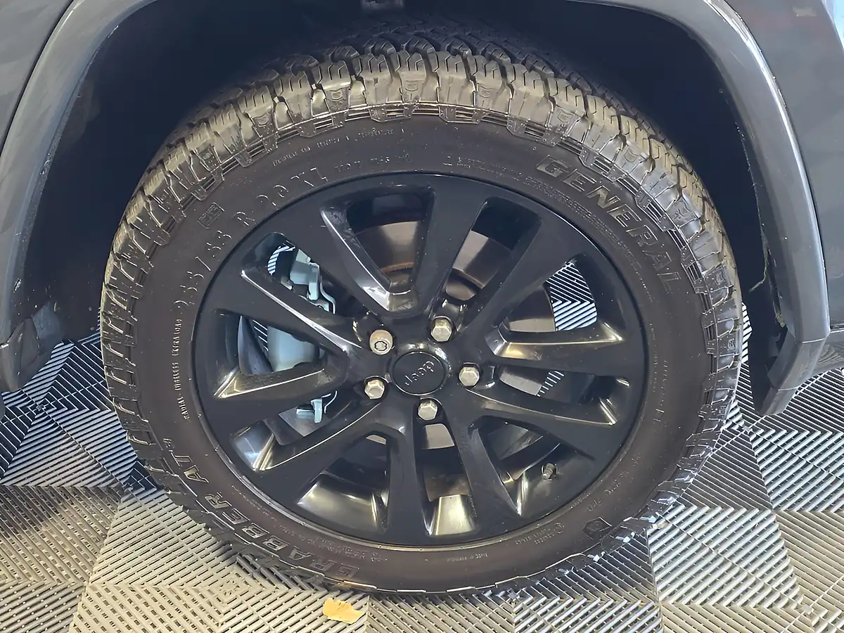 Used 2018 Jeep Grand Cherokee Night Eagle Grey - Interior and Exterior details 19