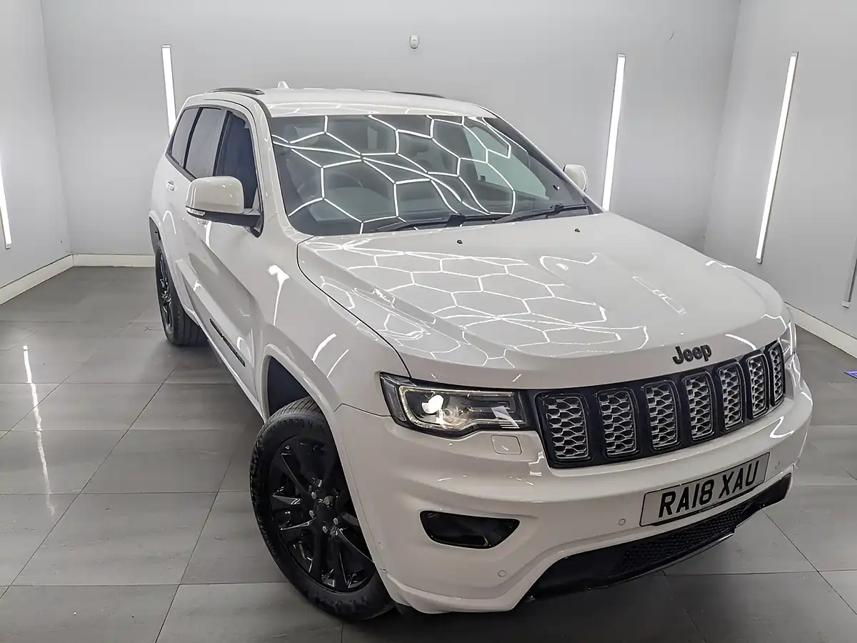 Used 2018 Jeep Grand Cherokee White - Front View