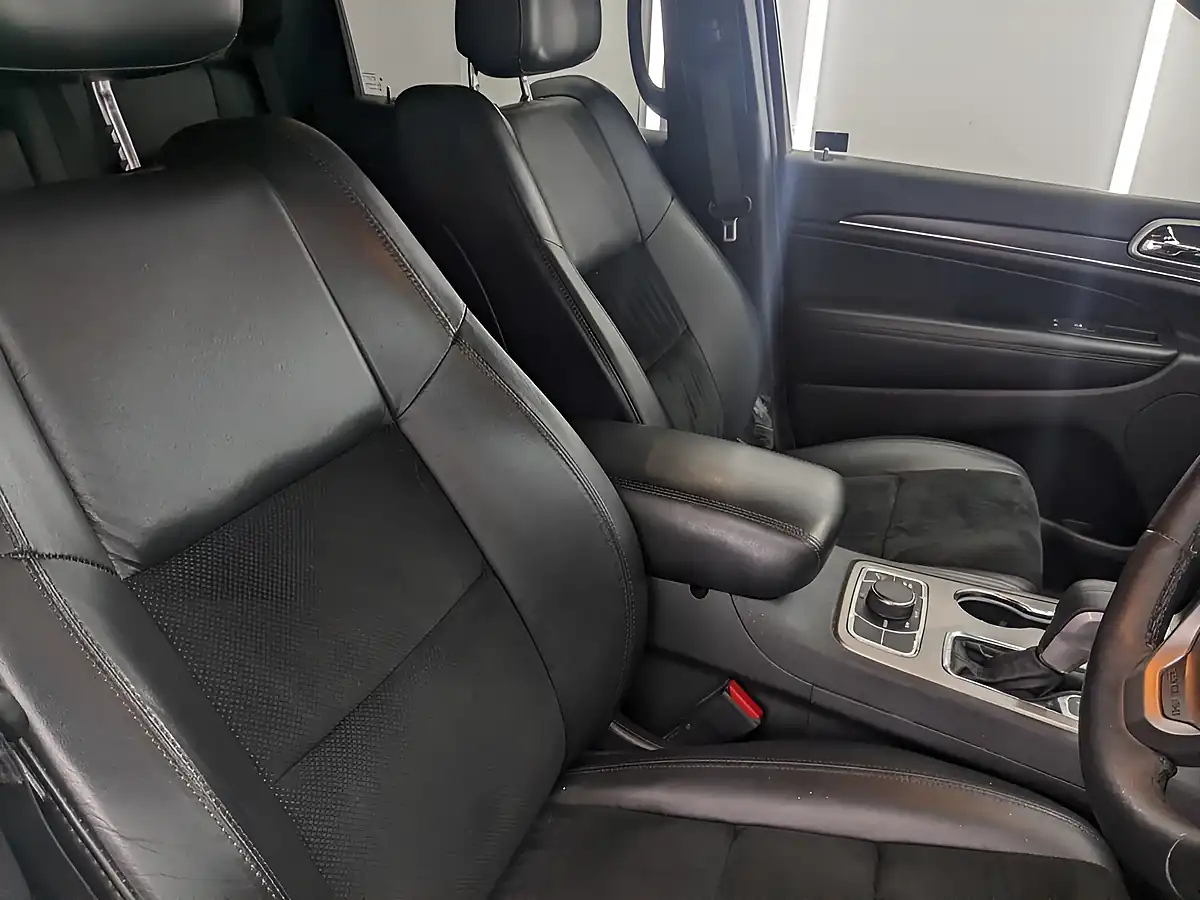 Used 2018 Jeep Grand Cherokee White - Interior and Exterior details 11