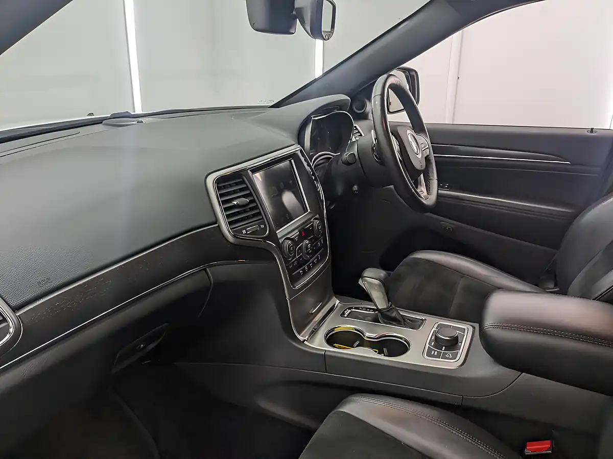 Used 2018 Jeep Grand Cherokee White - Interior and Exterior details 13