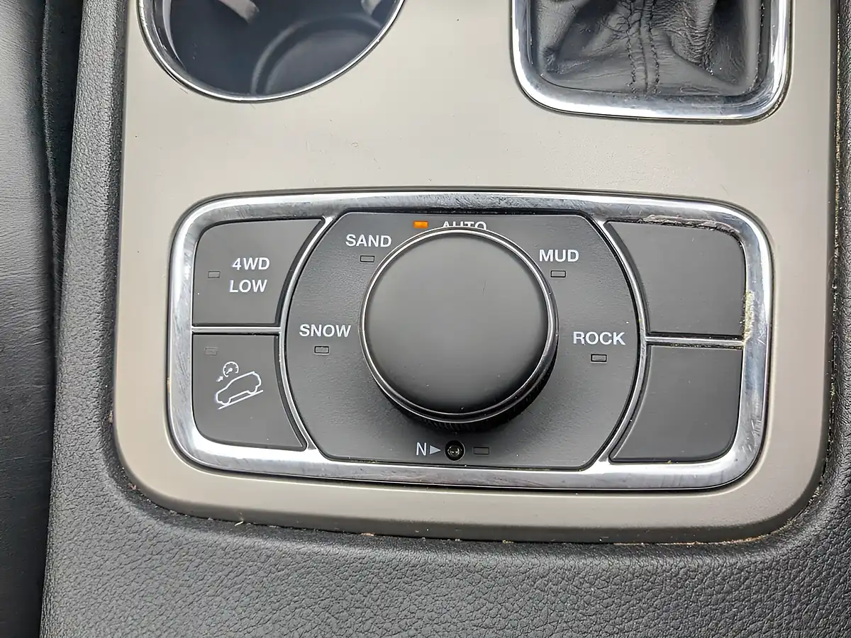 Used 2018 Jeep Grand Cherokee White - Interior and Exterior details 18