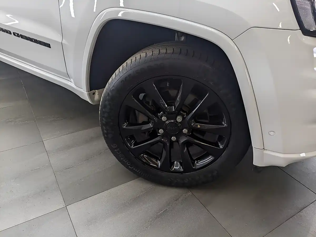 Used 2018 Jeep Grand Cherokee White - Interior and Exterior details 2