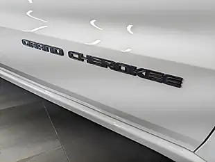 Used 2018 Jeep Grand Cherokee White - Interior and Exterior details 3