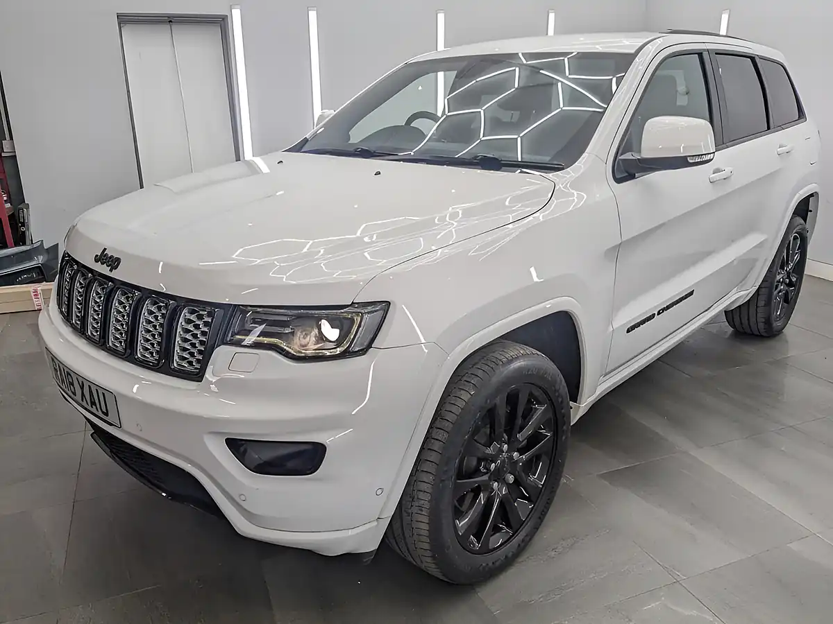 Used 2018 Jeep Grand Cherokee White - Interior and Exterior details 5