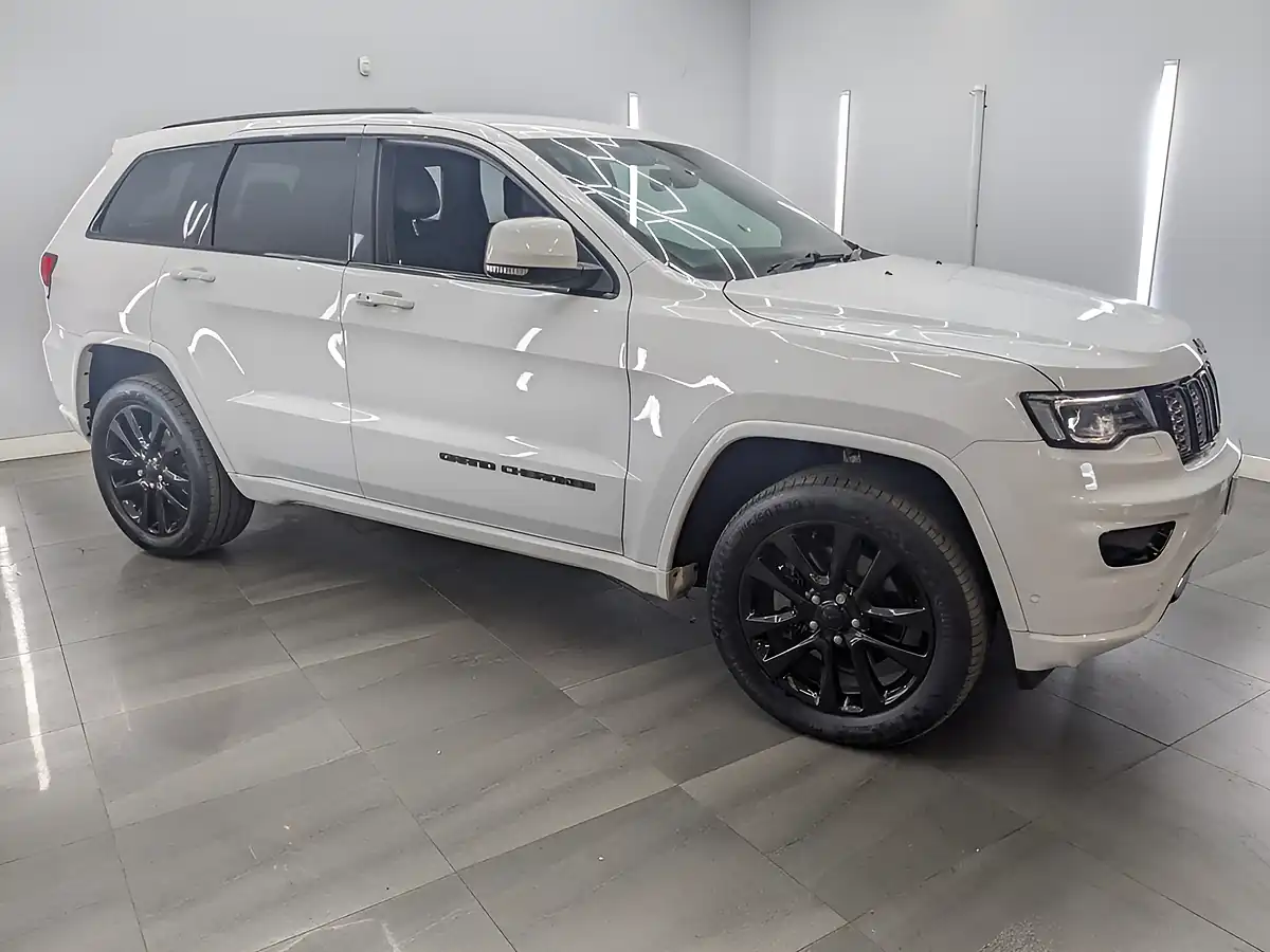 Used 2018 Jeep Grand Cherokee White - Interior and Exterior details 6