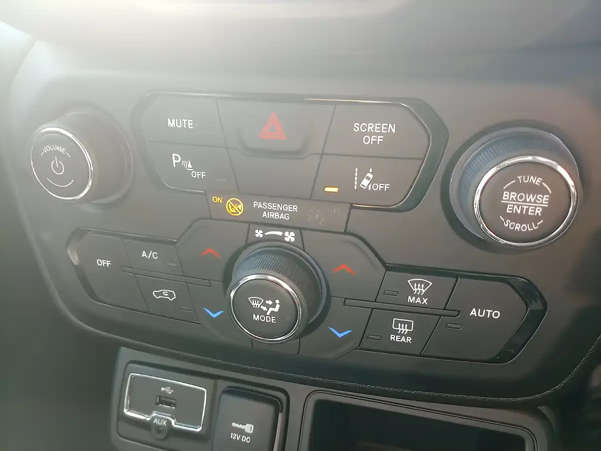 Used 2018 Jeep Renegade Limited Grey - Interior and Exterior details 20