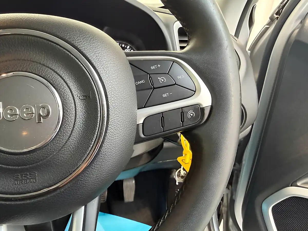 Used 2018 Jeep Renegade Longitude Glacier - Interior and Exterior details 17