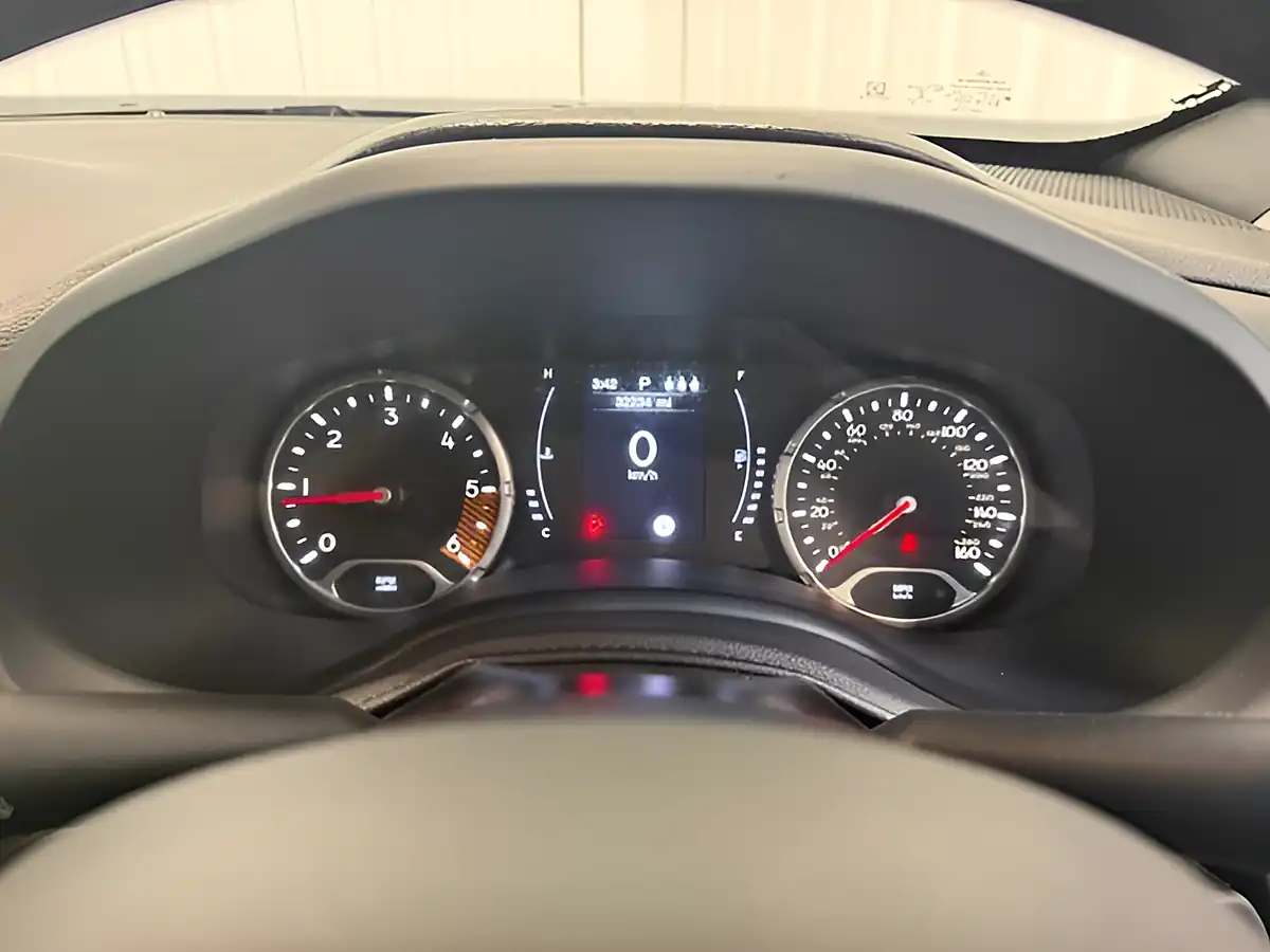 Used 2018 Jeep Renegade Longitude Glacier - Interior and Exterior details 18