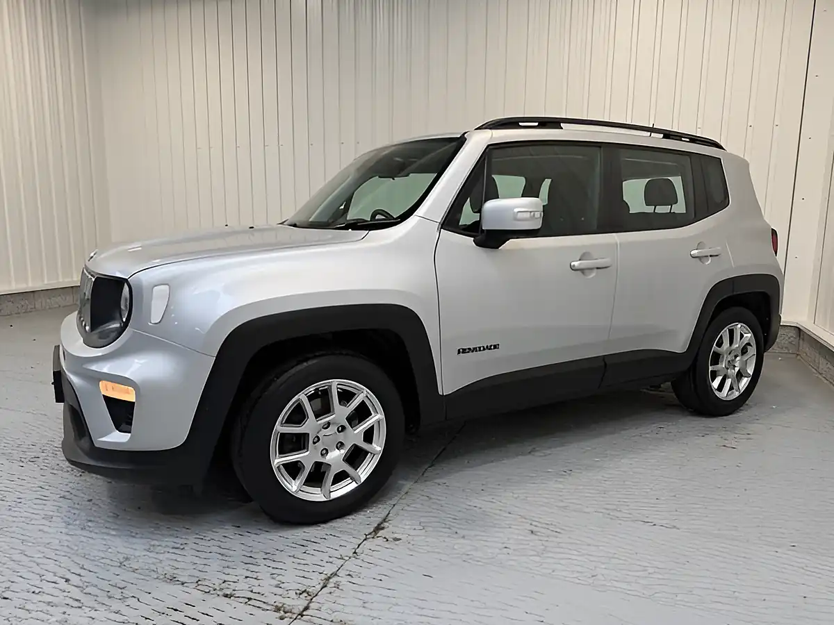 Used 2018 Jeep Renegade Longitude Glacier - Interior and Exterior details 3