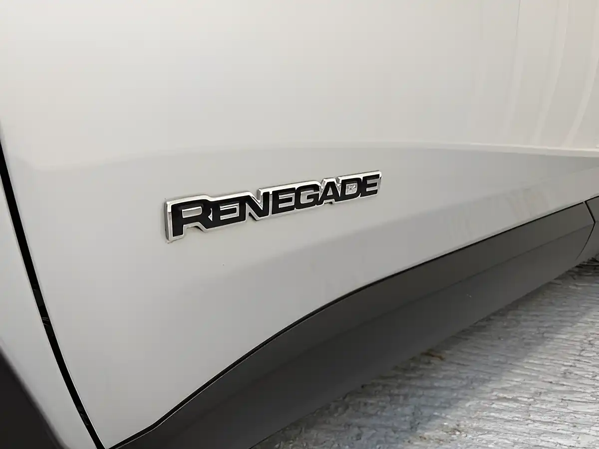 Used 2018 Jeep Renegade Longitude Glacier - Interior and Exterior details 4