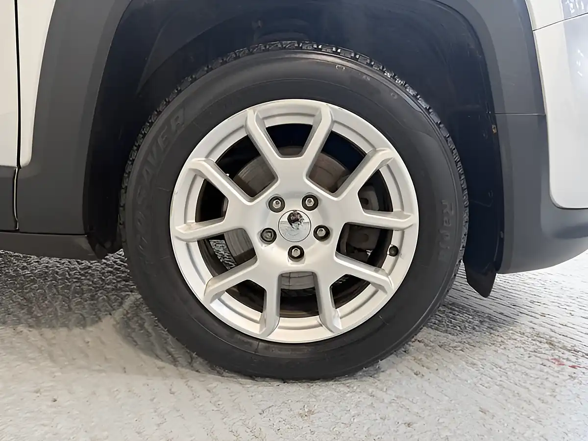 Used 2018 Jeep Renegade Longitude Glacier - Interior and Exterior details 5