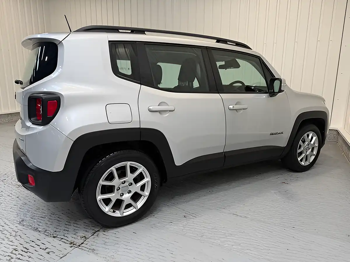 Used 2018 Jeep Renegade Longitude Glacier - Interior and Exterior details 9