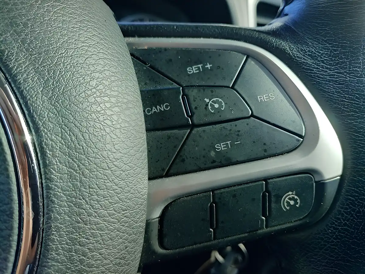 Used 2018 Jeep Renegade Longitude Grey - Interior and Exterior details 9