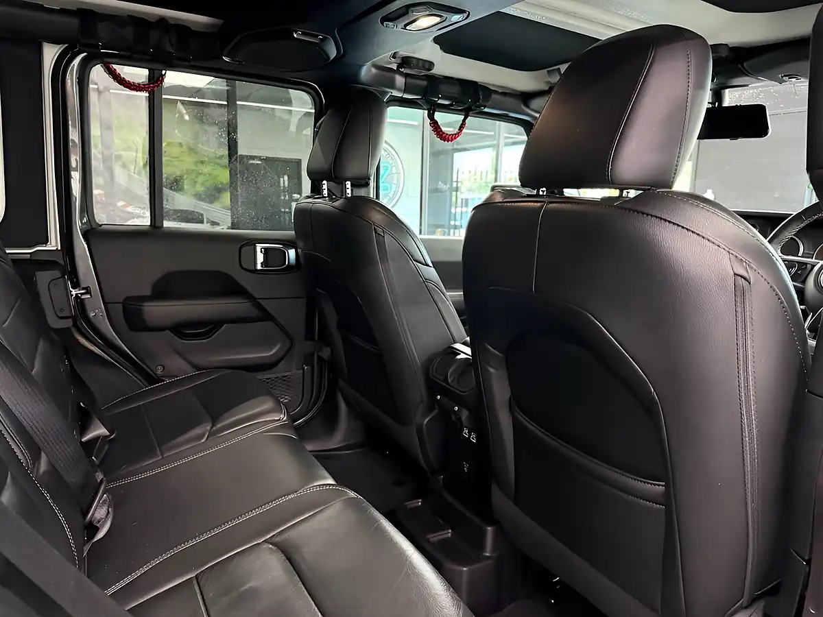 Used 2018 Jeep Wrangler Overland Grey - Interior and Exterior details 11
