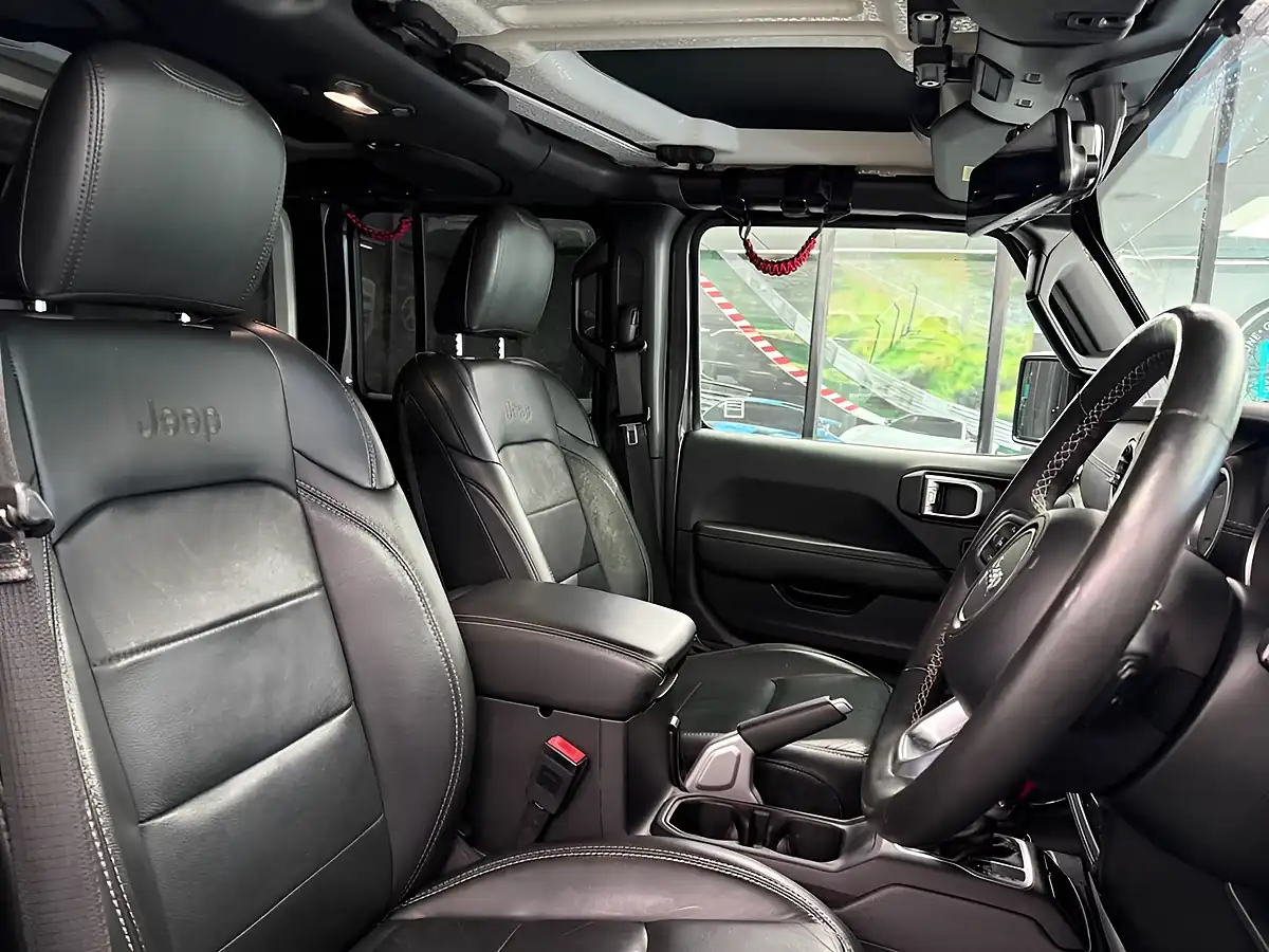 Used 2018 Jeep Wrangler Overland Grey - Interior and Exterior details 12