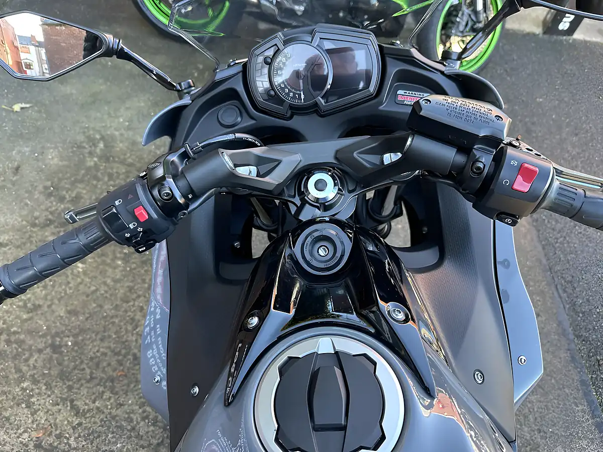 Used 2018 Kawasaki Ninja 650 Ex Grey - Interior and Exterior details 10
