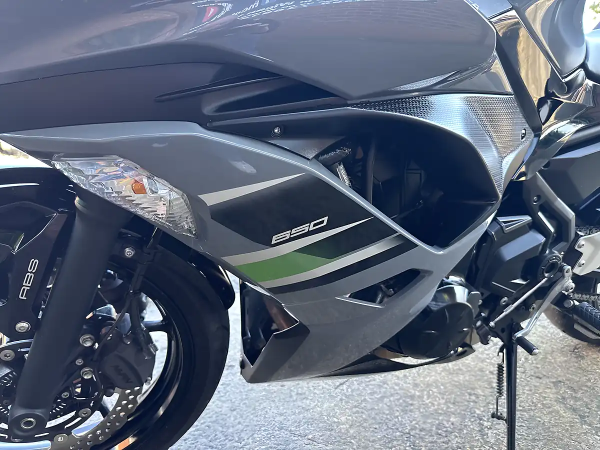Used 2018 Kawasaki Ninja 650 Ex Grey - Interior and Exterior details 12