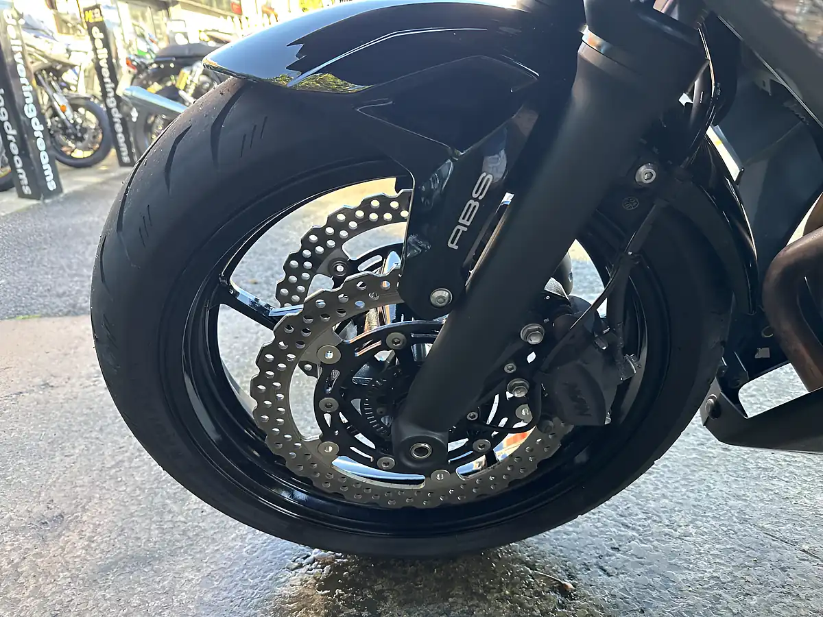 Used 2018 Kawasaki Ninja 650 Ex Grey - Interior and Exterior details 13