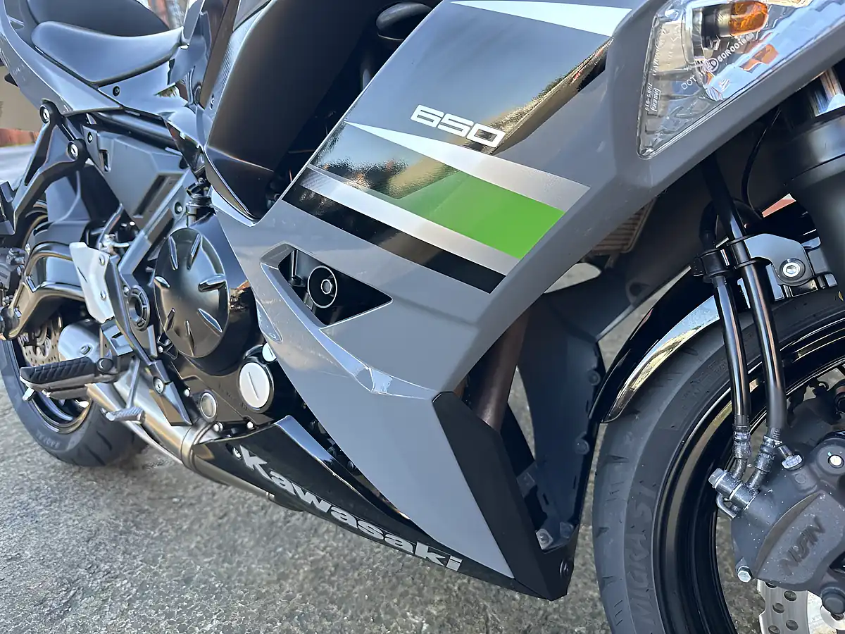 Used 2018 Kawasaki Ninja 650 Ex Grey - Interior and Exterior details 15