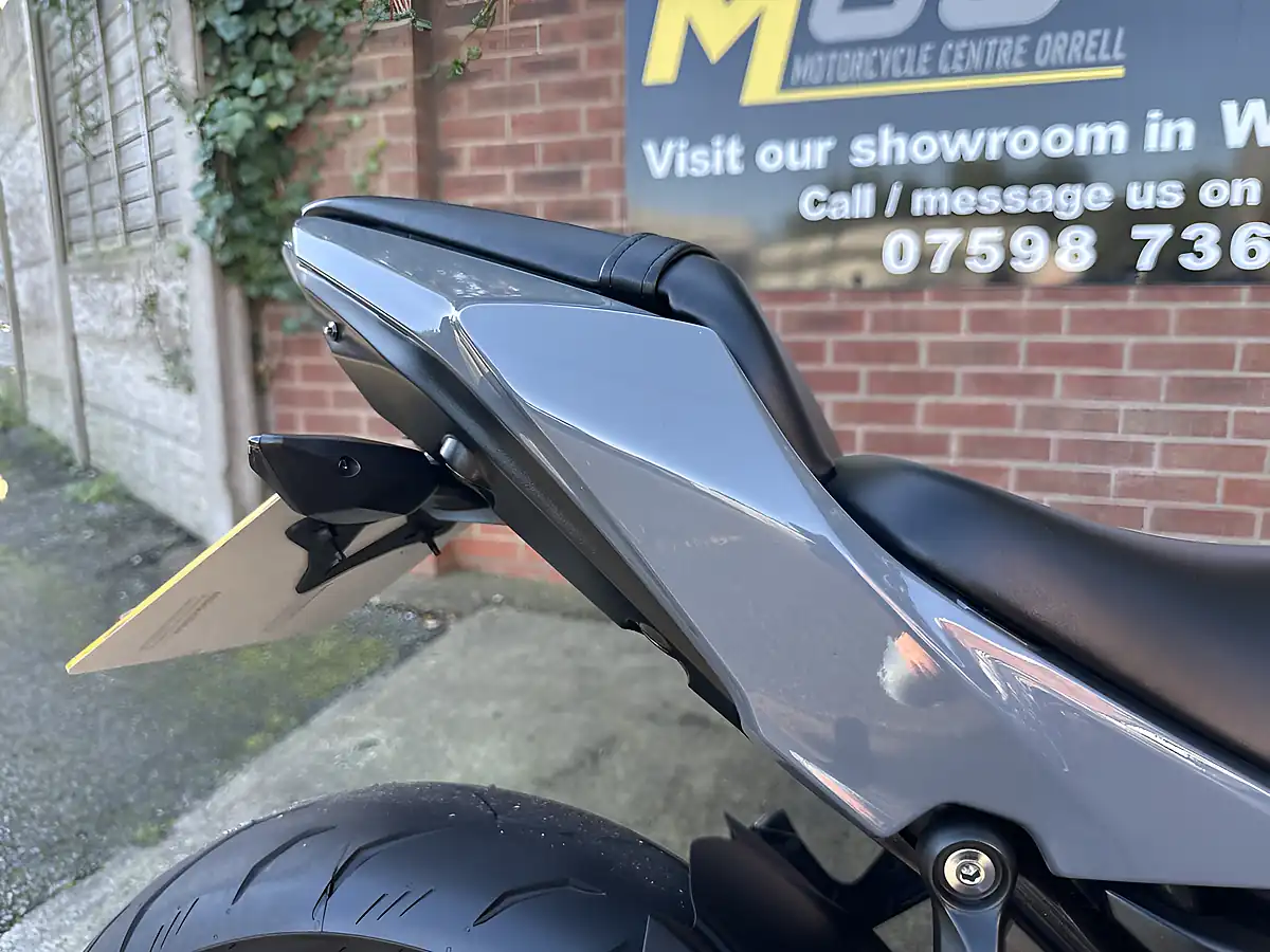 Used 2018 Kawasaki Ninja 650 Ex Grey - Interior and Exterior details 18
