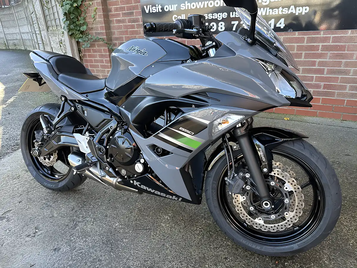 Used 2018 Kawasaki Ninja 650 Ex Grey - Interior and Exterior details 2