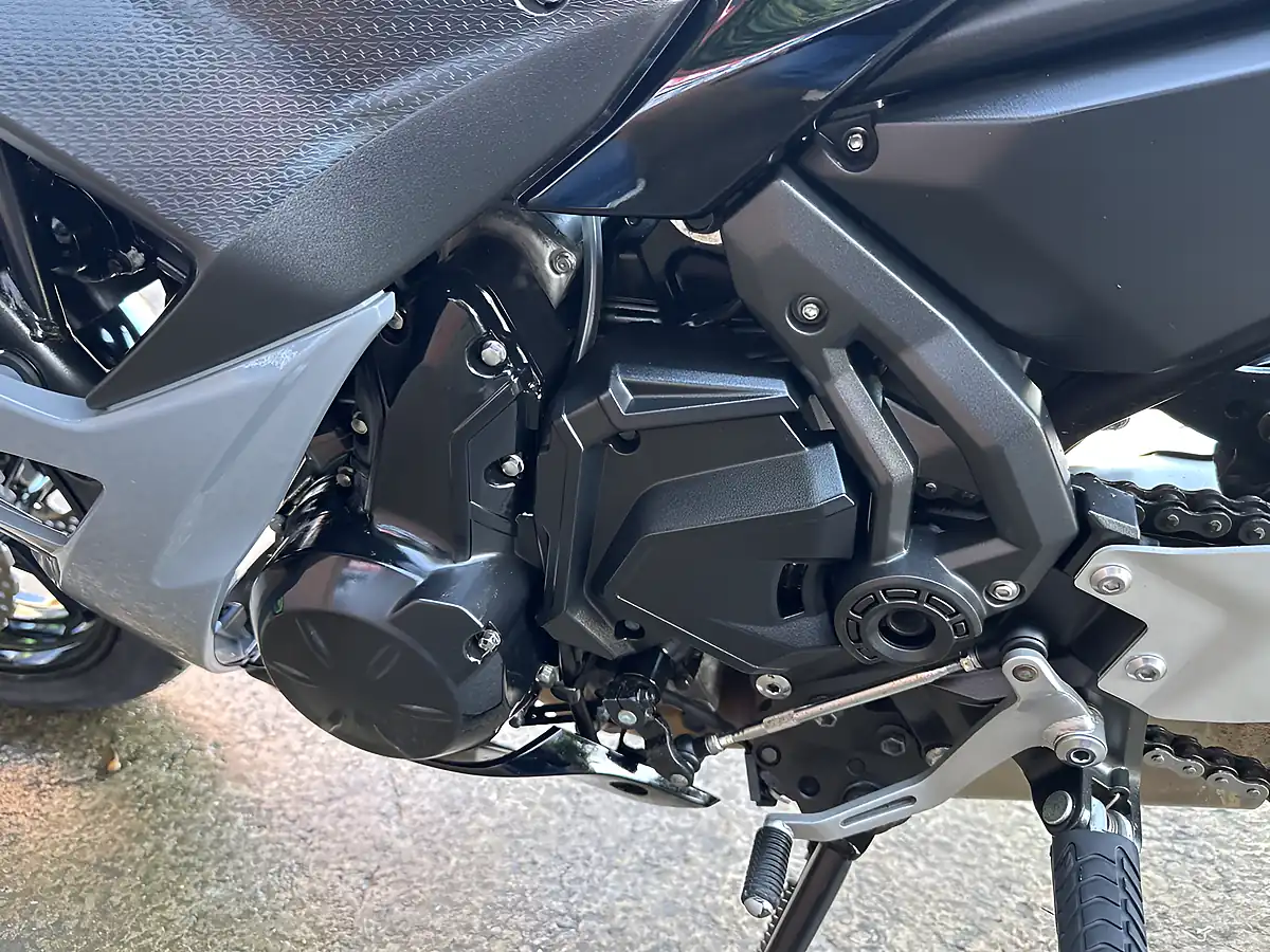 Used 2018 Kawasaki Ninja 650 Ex Grey - Interior and Exterior details 7