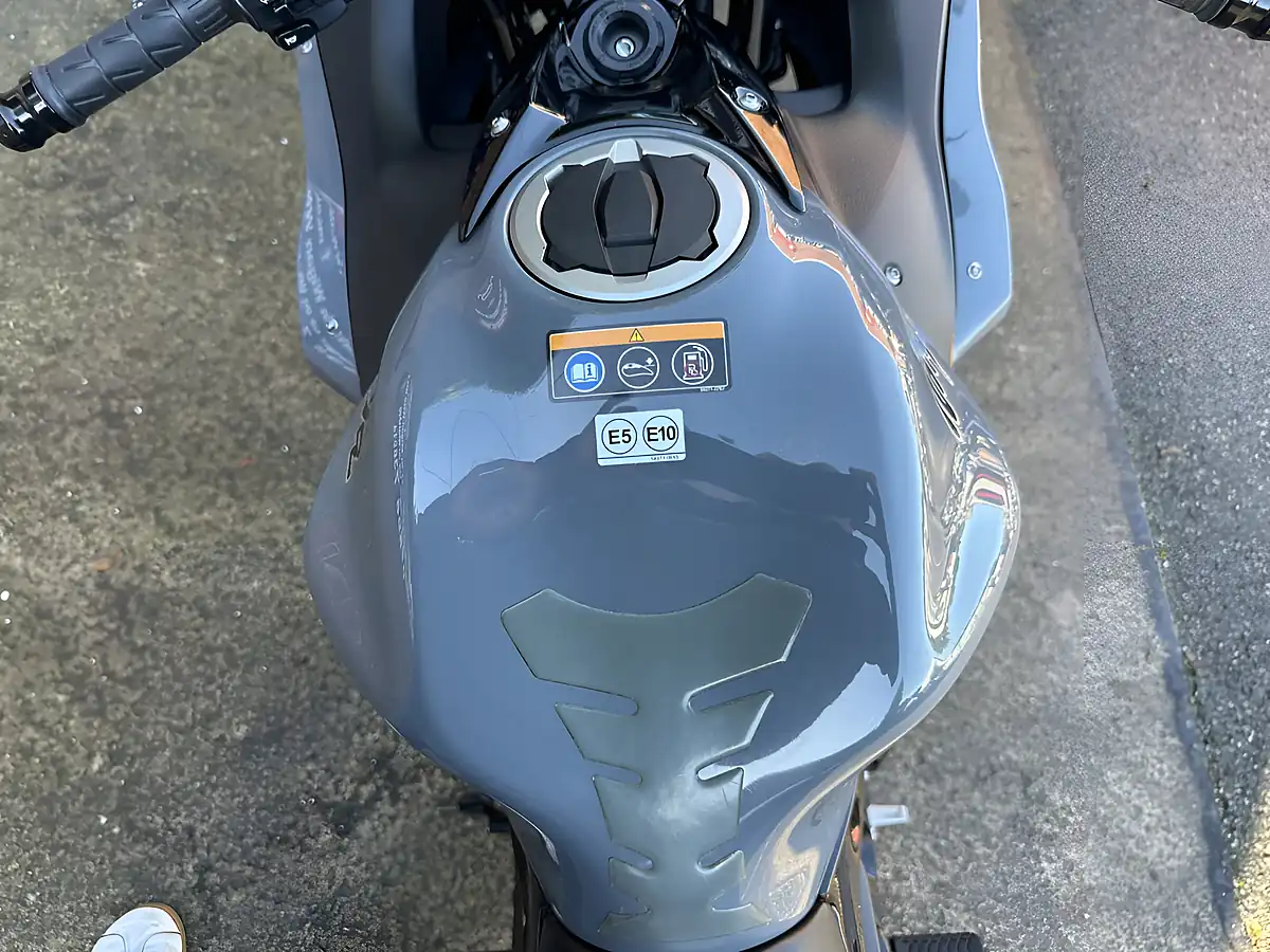 Used 2018 Kawasaki Ninja 650 Ex Grey - Interior and Exterior details 9