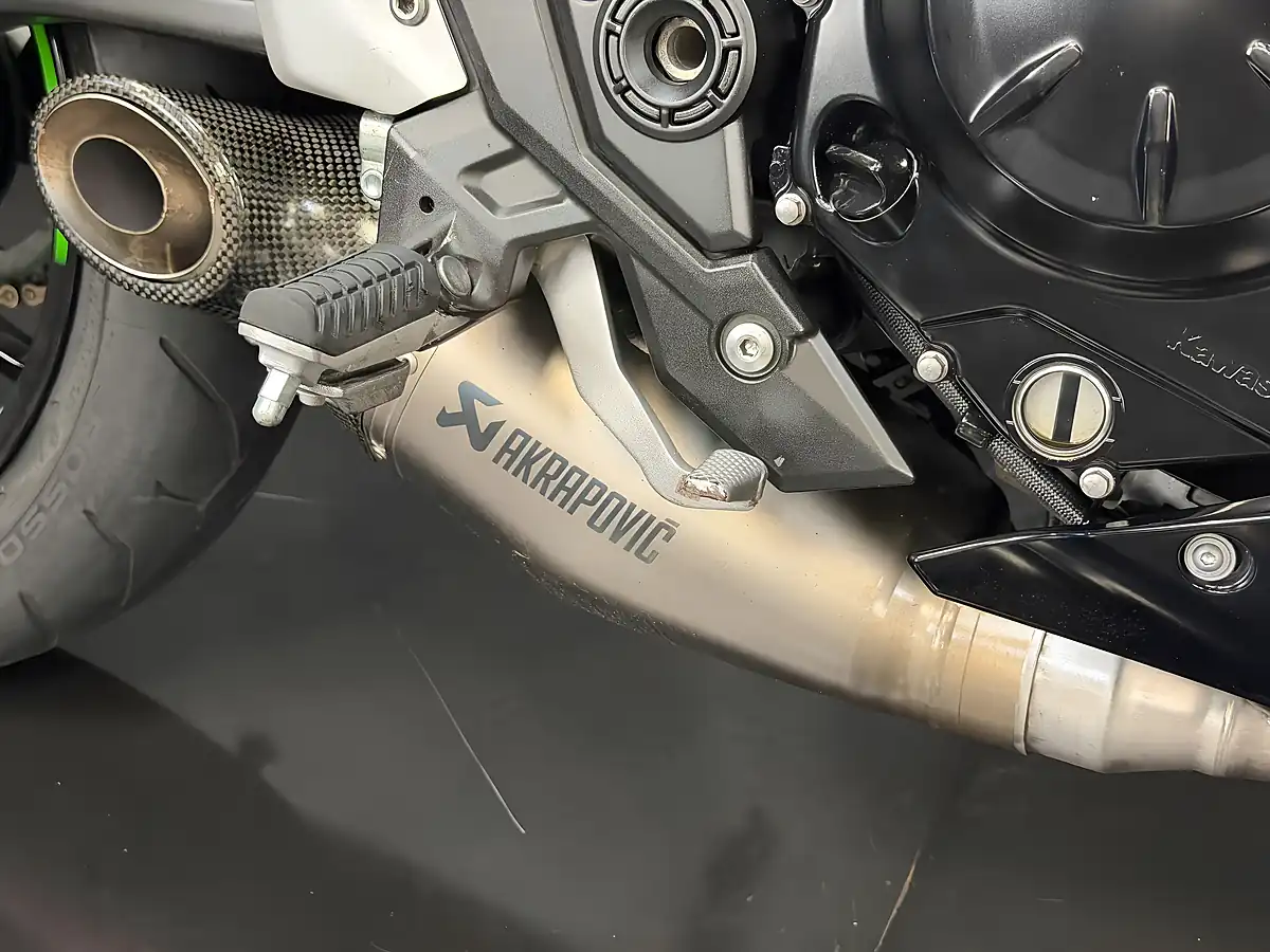 Used 2018 Kawasaki Ninja 650 Krt Performance Edition Green - Interior and Exterior details 11