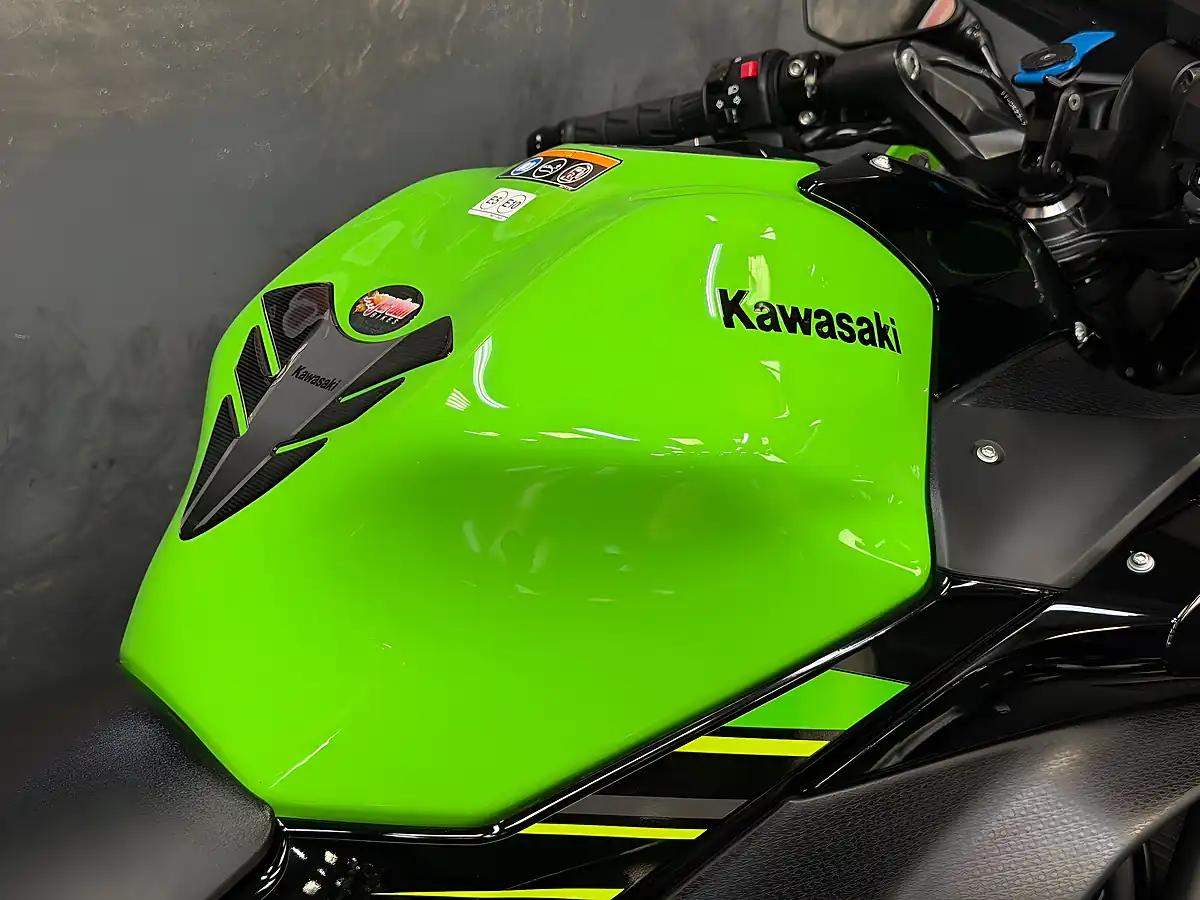 Used 2018 Kawasaki Ninja 650 Krt Performance Edition Green - Interior and Exterior details 12