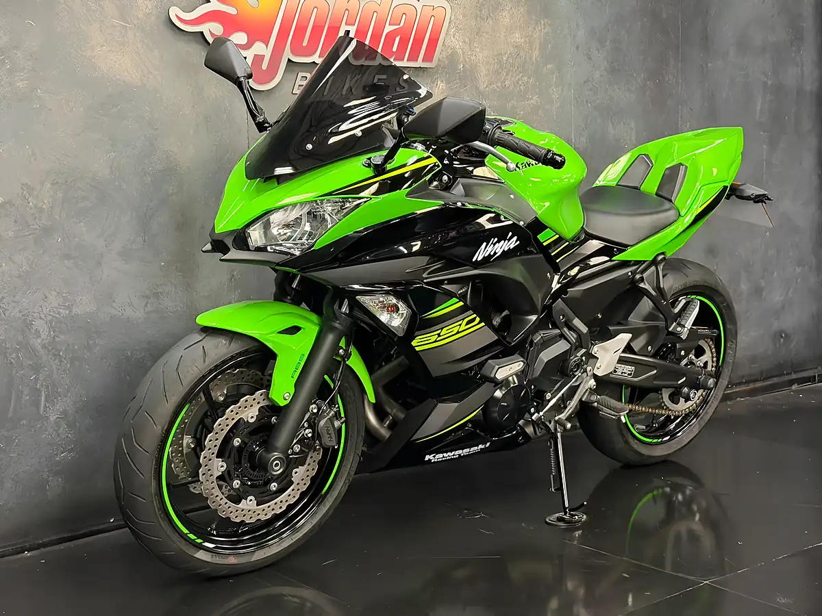 Used 2018 Kawasaki Ninja 650 Krt Performance Edition Green - Interior and Exterior details 15