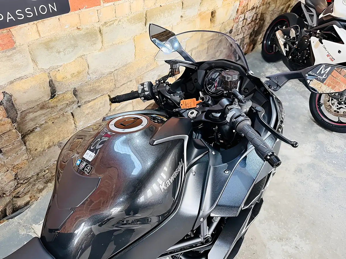 Used 2018 Kawasaki Ninja H2 Sx Grey - Interior and Exterior details 8