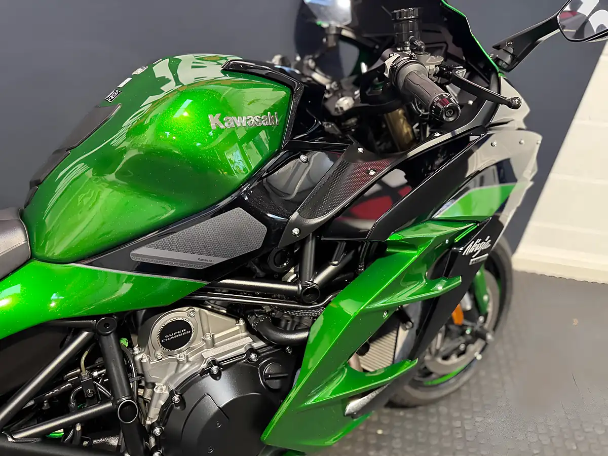 Used 2018 Kawasaki Ninja H2 Sx - Interior and Exterior details 11